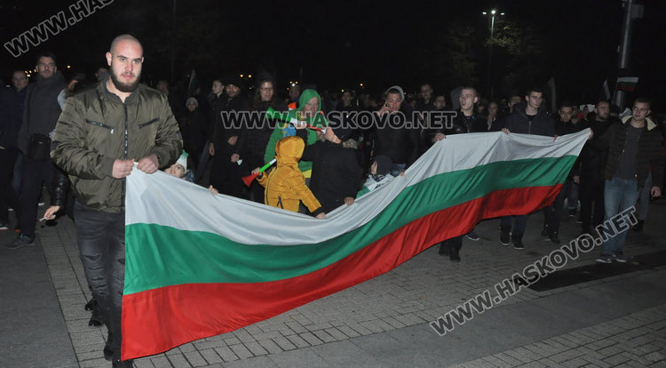 Стягат протест "Не на мафията", отцепват улици и булеварди в Хасково