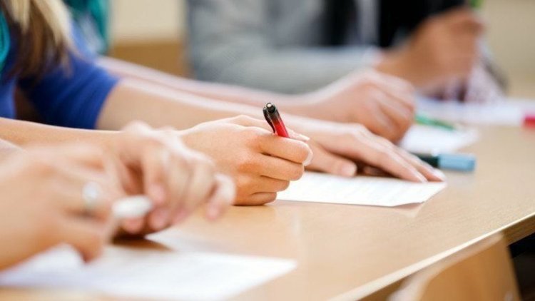 Седмокласниците на изпит по чужд език