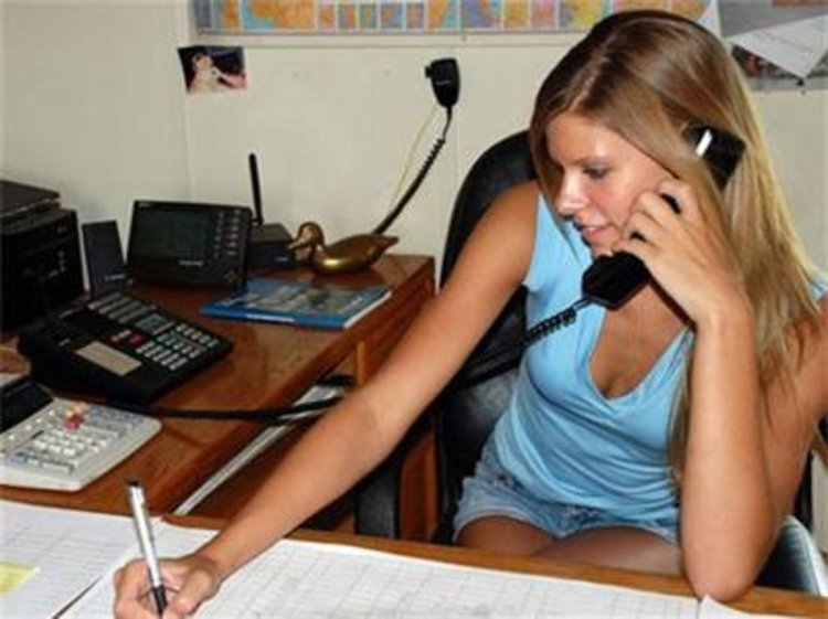 Безуспешно търсят секретарки в Кърджали, искат висше образование и умения
