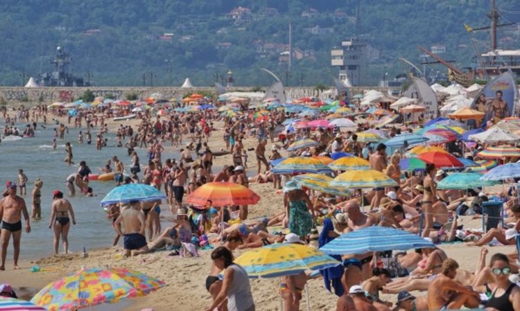 На морето: Рецепта при лекар удари стотачка, промивка на ухо – 530 лв. 