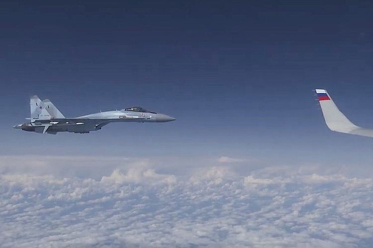 Изтребител на НАТО доближил самолета на Шойгу