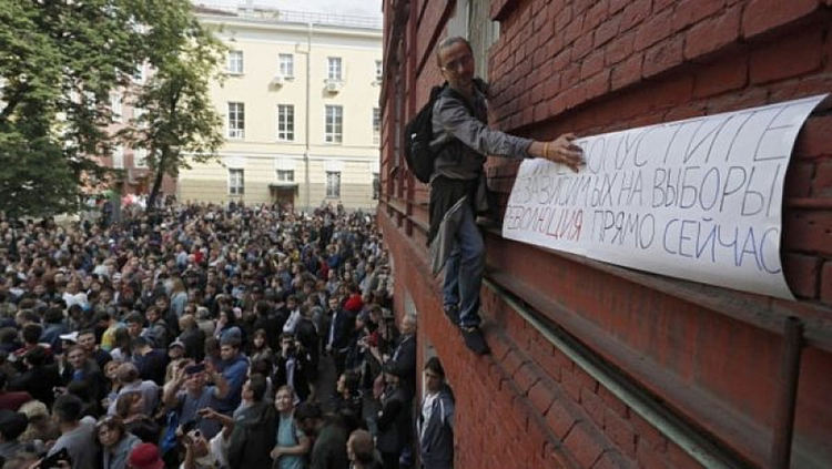 Готви се протест от 100 000 души в Москва