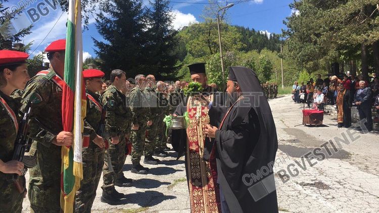 В Смолян тържествено освещават знамето на "Асоциация на Планинските войски в България"