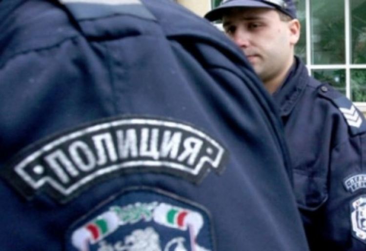 Полицейски неволи в Кърджали-едни насилват, други подкупват