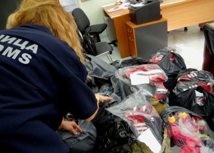 Спипаха 13 600 безакцизни цигари и стоки менте в автобус