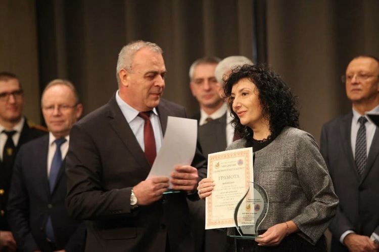 Веселина Делчева с награда от пожарникарите 