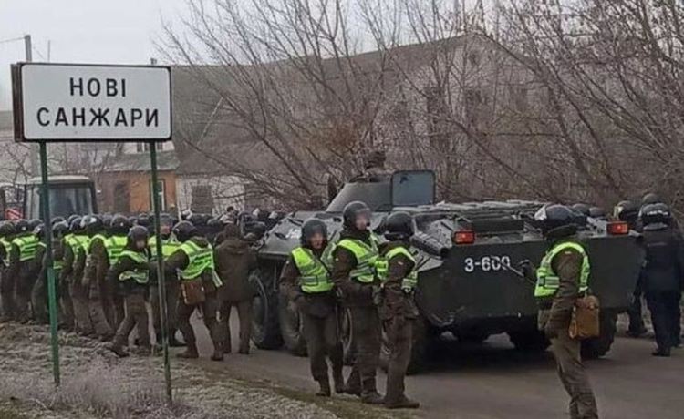 Местни атакуват медицински център в Украйна за евакуирани с коронавирус