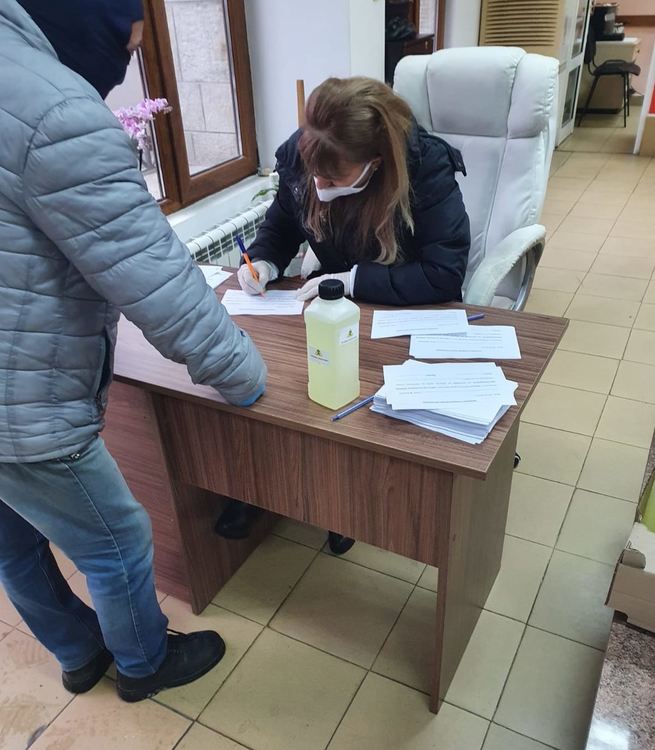 Започна раздаването на дезинфектанти на домоуправителите в Хасково 
