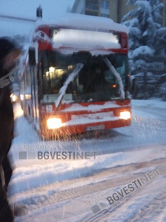 20 машини чистят снега в Смолян, започват обработка на улиците с химия