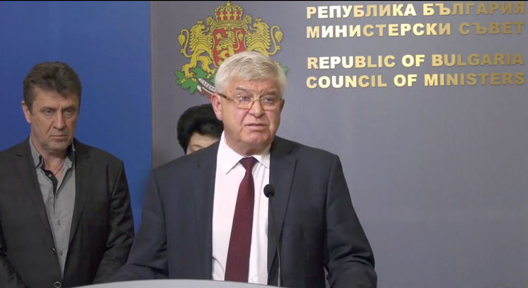 Нова заповед преустановява започването на нови ин витро процедури