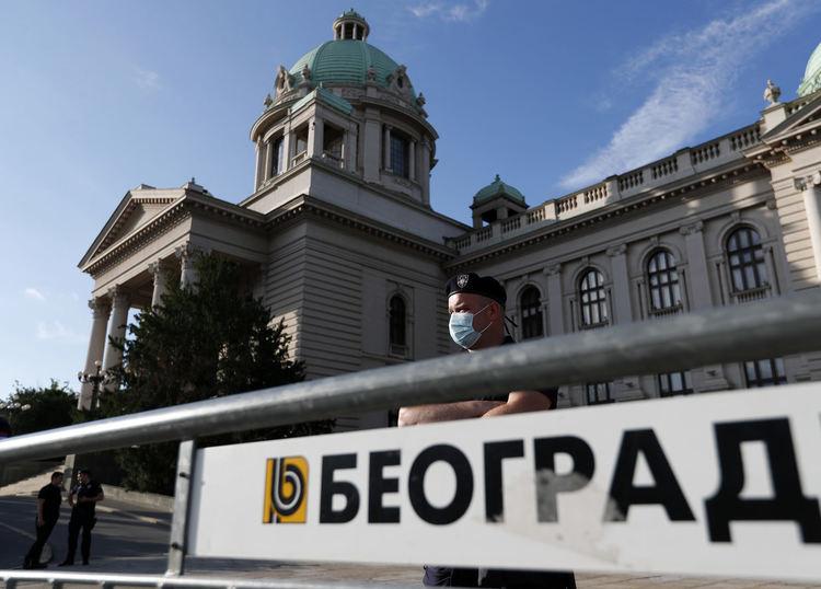 Сърбия гласува днес за нов състав на парламента 