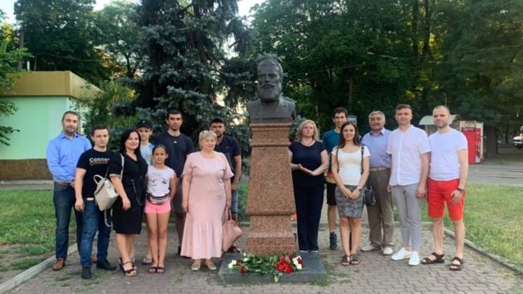 Родолюбиви българи в Украйна възстановиха паметника на Ботев в Одеса