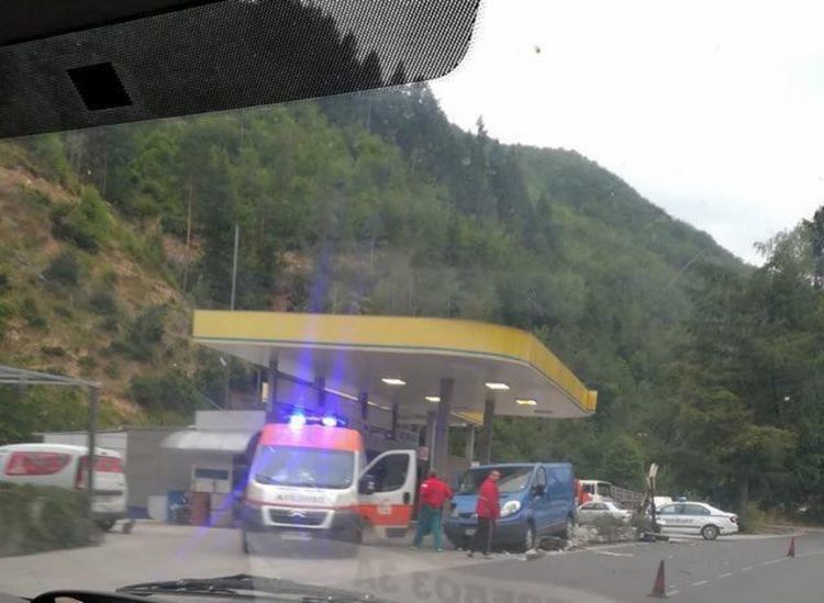 Водач от Мадан заспал зад волана на товарен автомобил, 64-годишна жена е пострадала