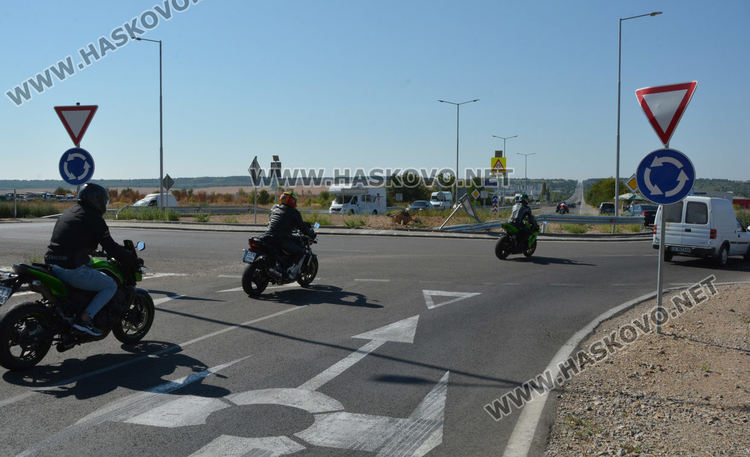 Автомобил изгоря след лупинги до кръговото между Димитровград и Хасково