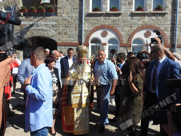 Митрополит Николай освети новото крило на манастира „св.Йоан Предтеча” в присъствието на премиера Борисов