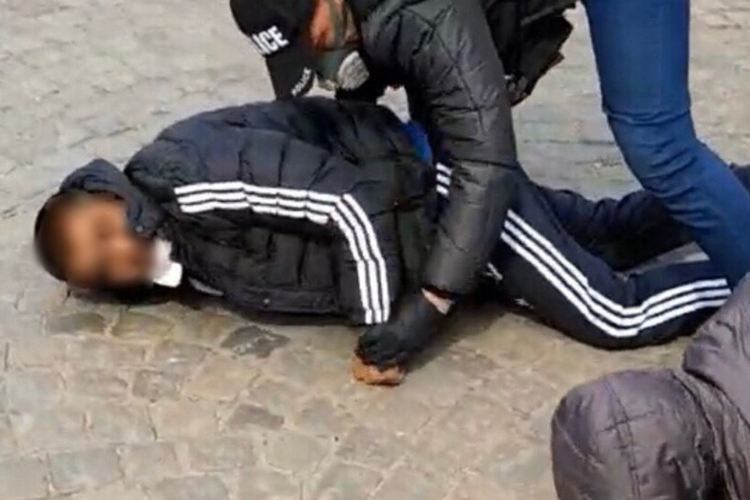 33-годишен нарушава съдебна заповед за защита, полицията го разследва