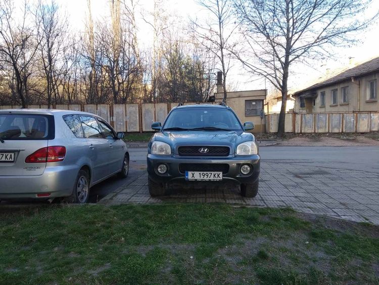 Хасковлии се възмущават от водачи на джипове, паркиращи върху тротоари