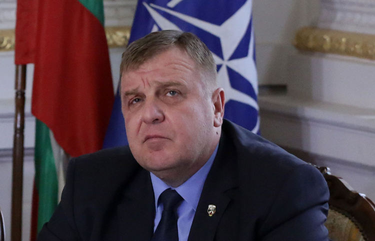 Каракачанов: Управляващите в Скопие спират македонските граждани за ЕС, а не България