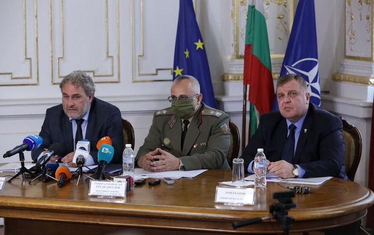 Каракачанов с огорчение: Вместо Раковски, децата ни изучават полово възпитание