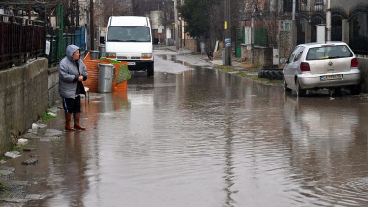 Оранжев код за валежи в шест области