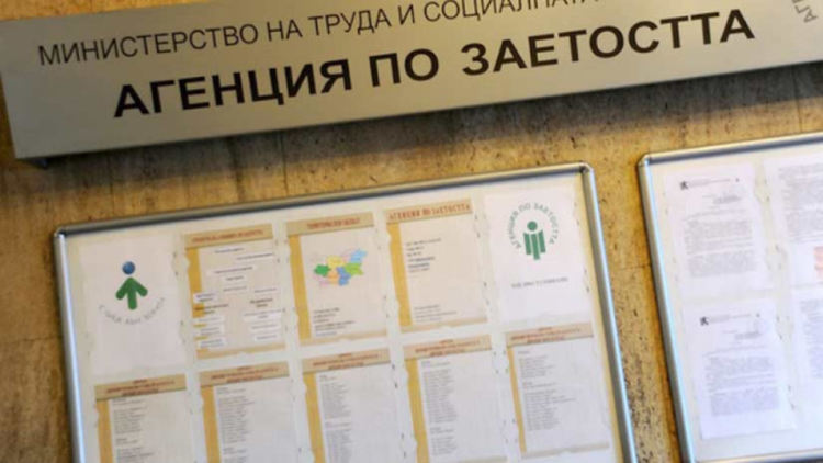 Сачева: Бюрата по труда ще работят допълнително, за да бъдат изплатени всички компенсации