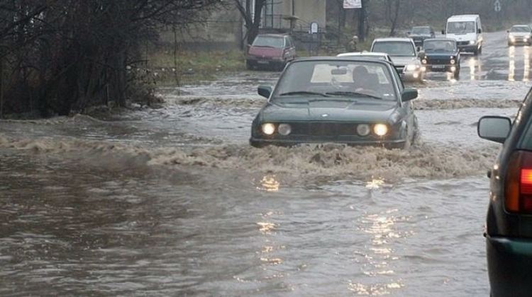 Оранжев код в 4 области, предупреждение за внезапни наводнения