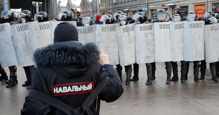 Спецчасти и Росгвардия разположени около съда за заседанието за Навални