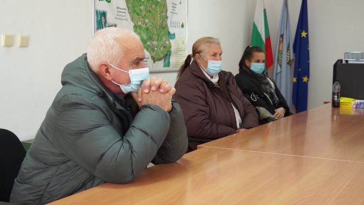 Ваксинират 15 членове на СИК и ОИК в Баните заради извънредните местни избори