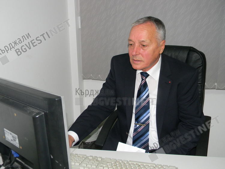 Назми Мюмюн: Време е на Червеното,на Кърмъзъто!