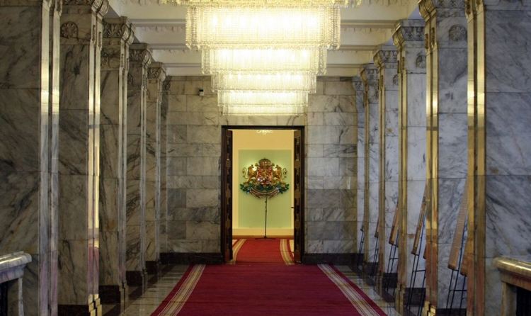 Синът на президента Румен Радев не е задържан от органи на МВР или отвеждан в РПУ, заявяват от "Дондуков" 2