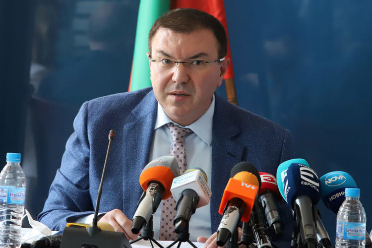 Министър Костадин Ангелов разпореди проверка заради трагичния инцидент с починалото дете в близост до болница