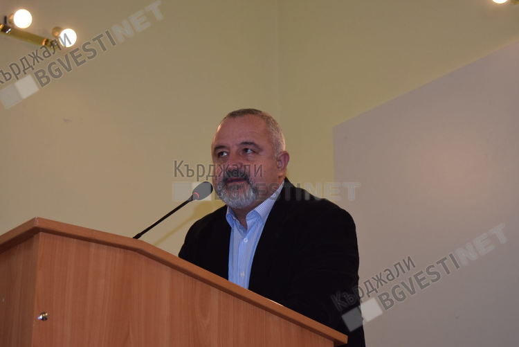 Съветник от ГЕРБ с питане към кмета за популацията на бездомните кучета