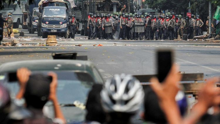 Най-малко 33 убити в Мианма през 30-ия ден на протести срещу военния преврат