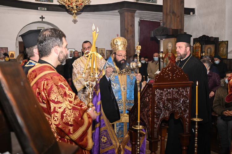 В смолянския храм „Св. Дух“ продължи четенето на Богородичния акатист