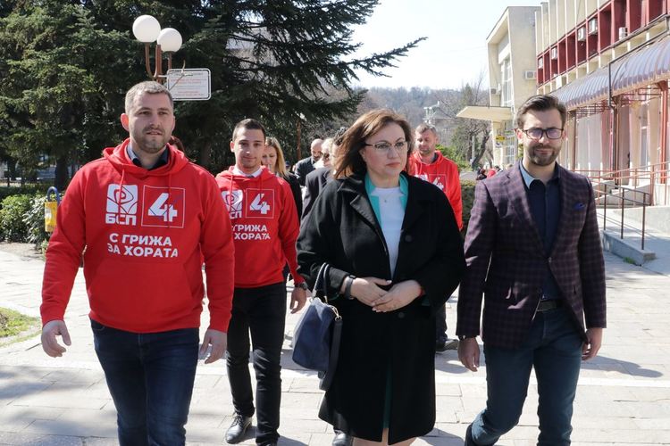Корнелия Нинова в Хасково: „Време е за справедлива промяна!“