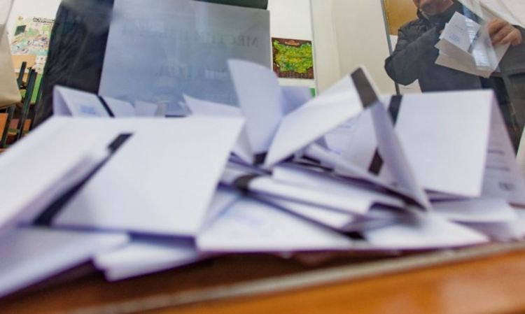 В Пернишка област на парламентарните избори избирателната активност е 52.71