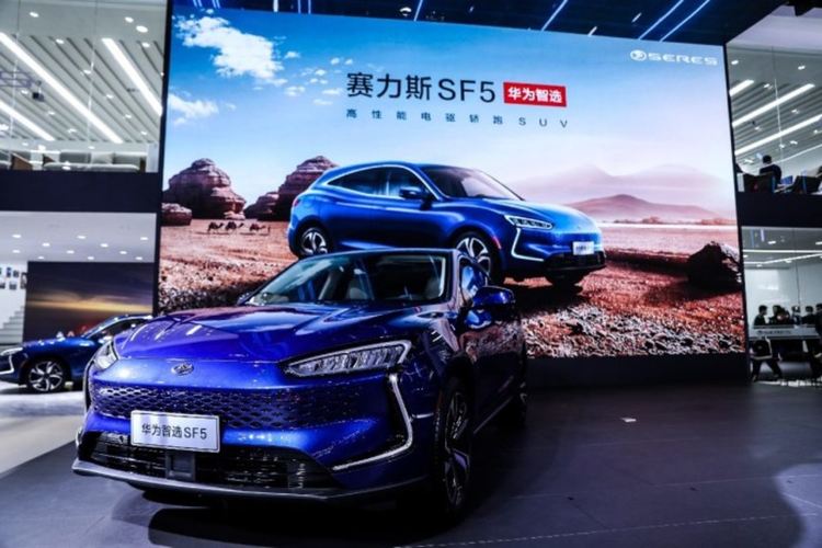 Huawei представи новия електромобил SERES SF5