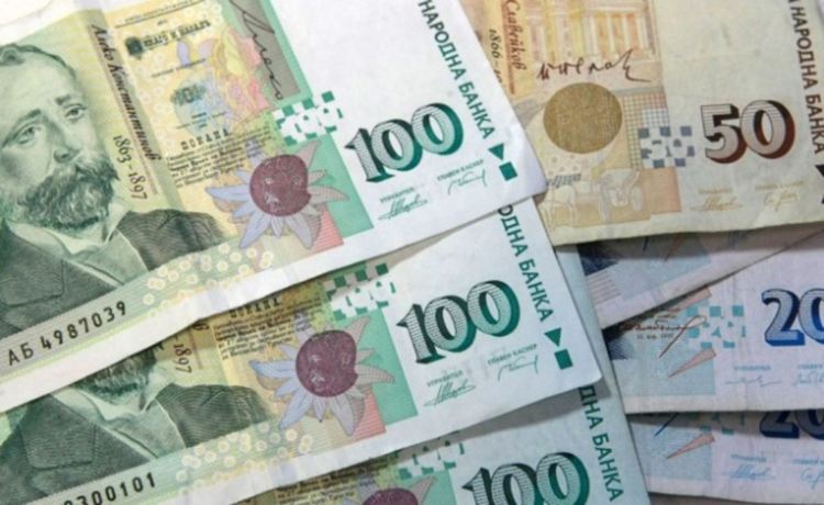 Доходите на българите нарастват през първото тримесечие с 6,9%, а разходите с 8,2%