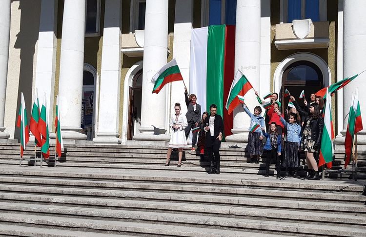 Асеновградската община предоставя знамена безплатно по случай Празника на града 