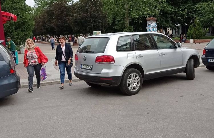 Нагло паркиране в центъра на Хасково