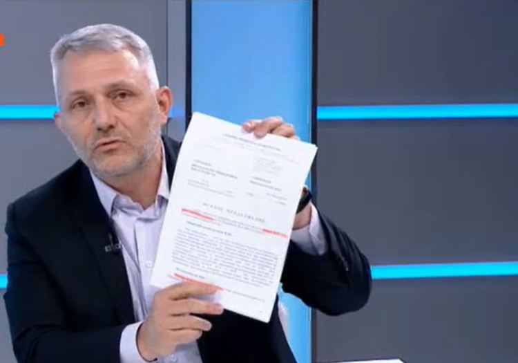 Николай Хаджигенов показа пред БНТ доказателства за подслушване на политици