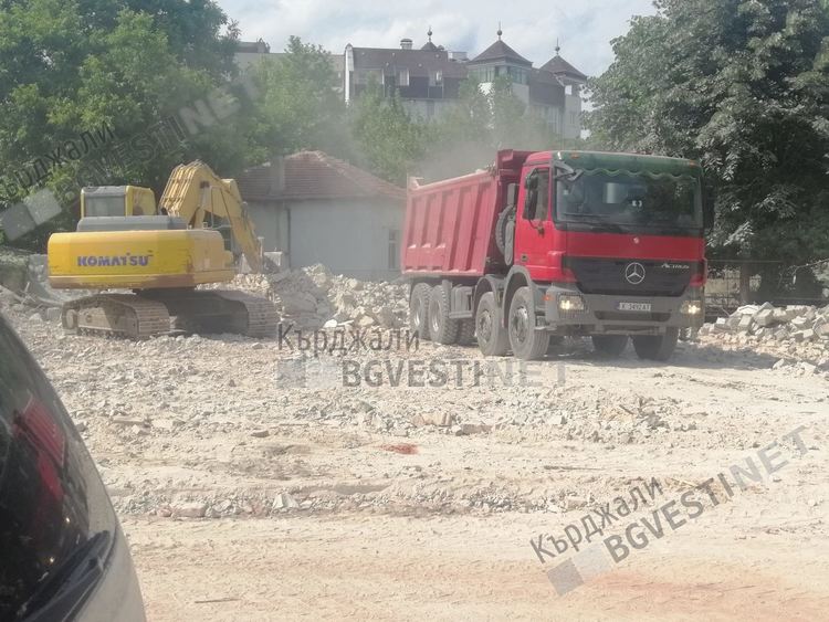 Предание за заровено имане в основите на старата джамия в Момчилград буни духовете