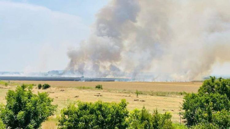 Голям пожар край Стара Загора, най-вероятно огънят е пламнал в житен блок