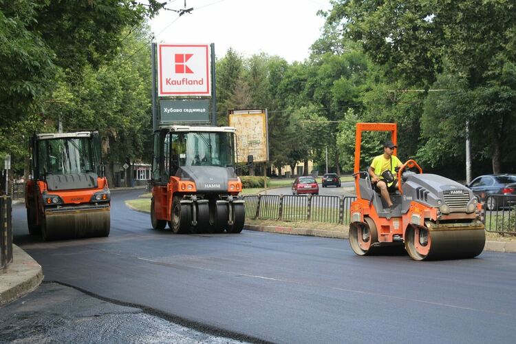 Възстановиха движението по бул. „Съединение“ след асфалтирането и подмяната на водопровода