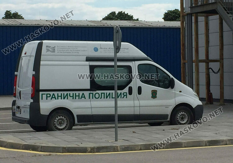 Условни присъди за семейство, опитало да прекара незаконно двете си деца през България
