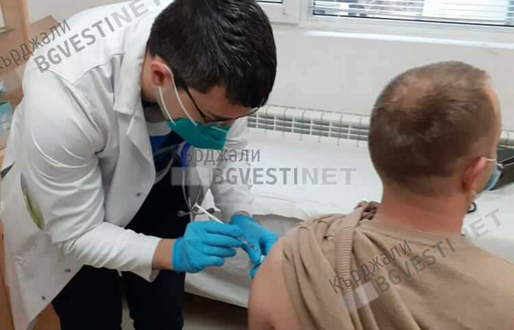 Слаб интерес към ваксинирането, младите смятат,че заплахата COVID 19 е отминала