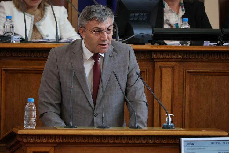 Карадайъ към "Демократична България: Вие сте потомци на комунистическата номенклатура, яхнахте българската демокрация и слугувате на чужди интереси