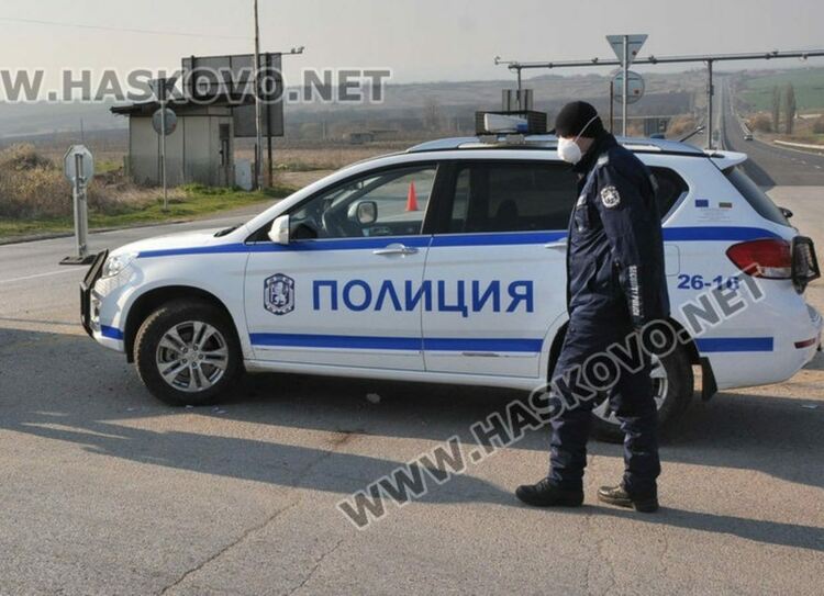 Задигнаха 600 лв, 1200 евро и 3800 турски лири от кола в Хасково