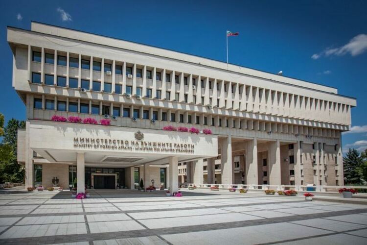 МВнР пита Канада за гражданството на Кирил Петков
