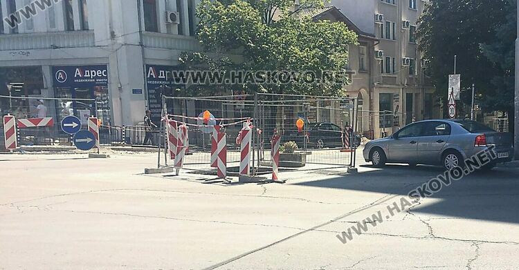 Присъединяването на новия водопровод спира водата за ден на два булеварда и улица